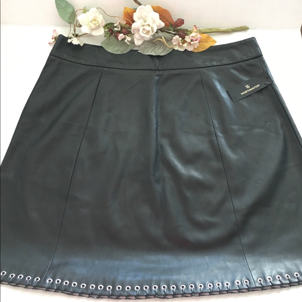 NWT Worthington black pleather skirt